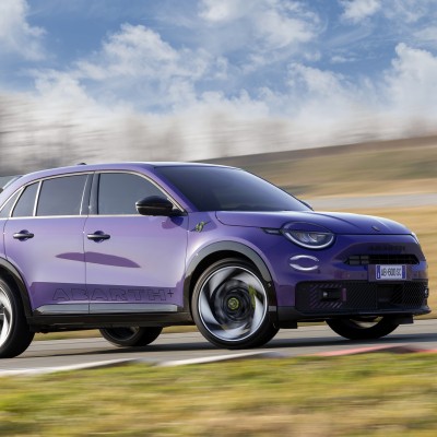 Πρώτες επίσημες εικόνες του Abarth 600e των 240 ίππων