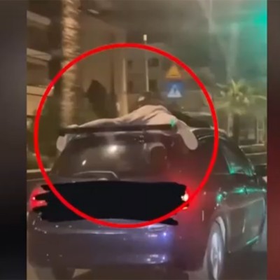 Λ. Ποσειδώνος: Παιδιά πηδάνε πάνω σε αυτοκίνητα εν κινήσει [video]