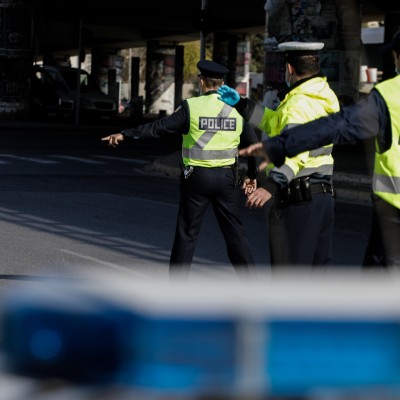 Πρόστιμο για κινητό στο αυτοκίνητο - Τι θα πληρώσεις αν σε πιάσουν