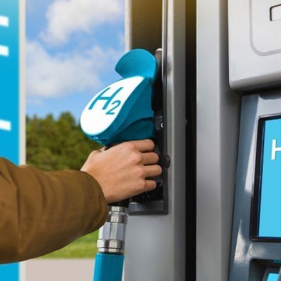 Μπαταρία ή υδρογόνο; Ο γίγαντας της αυτοκινητοβιομηχανίας διάλεξε στρατόπεδο