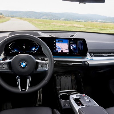 Η Νο1 BMW στην Ελλάδα - Κοντράρει στα ίσια το Toyota C-HR