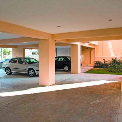 Αλλάζουν όλα στις θέσεις parking στις πιλοτές των πολυκατοικιών – Τι ορίζει πλέον ο νόμος