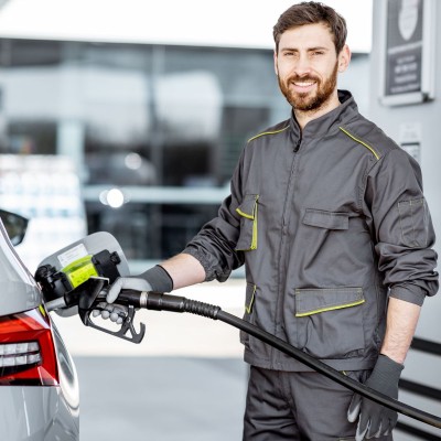 H εταιρεία με τα 810 πρατήρια στην Ελλάδα- Δίνει δώρο 10 ευρώ σε καύσιμα για όλο το Πάσχα