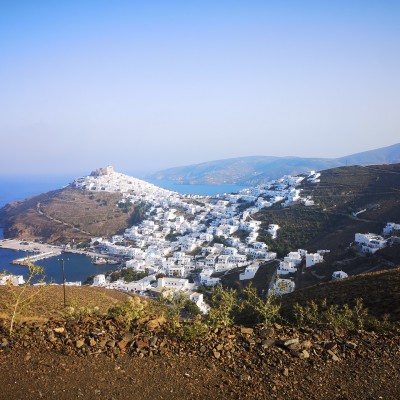 Τα ελληνικά νησιά θα παίρνουν ρεύμα από μπαταρίες αυτοκινήτων