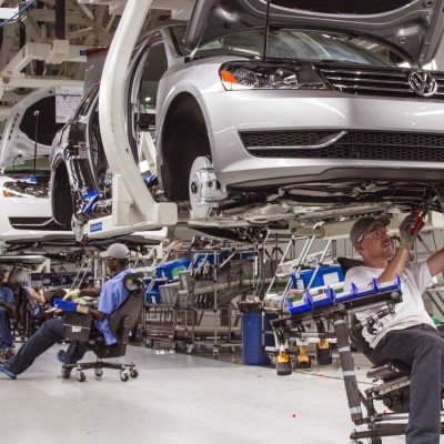 Volkswagen: Κόβει χρήματα από τα ηλεκτρικά – Επενδύει στα θερμικά σύνολα