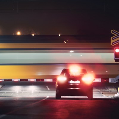 Γιατί αναβοσβήνουν τα πίσω φώτα; Τι πρέπει να καταλάβεις;