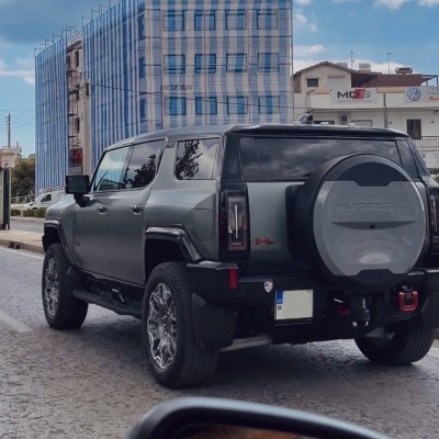 Είδαμε το ηλεκτρικό Hummer των 1.014 ίππων στην Ελλάδα – Δείτε πού κυκλοφορεί