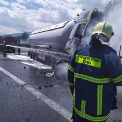 Έκτακτο: Έκλεισε η εθνική οδός – Τούμπαρε φορτηγό με υγραέριο
