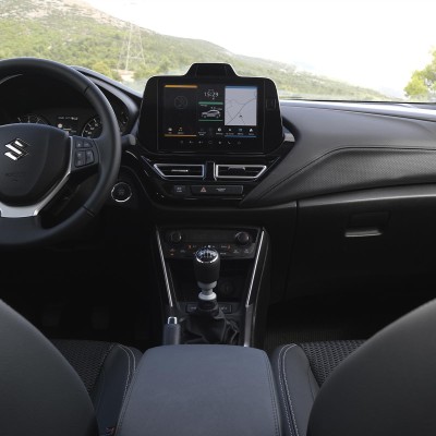 Το υβριδικό SUV της Suzuki που δεν πληρώνει Τέλη Κυκλοφορίας - Ποιο είναι;