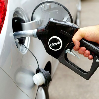 Καταρρέει το diesel στην Ελλάδα – Τα ηλεκτρικά κάνουν τριπλάσιες πωλήσεις