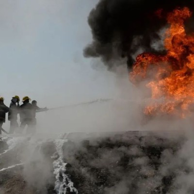 Φωτιά σε Tesla Semi: Αεροπλάνα και πυροσβεστικά έριχναν νερό για 15 ώρες