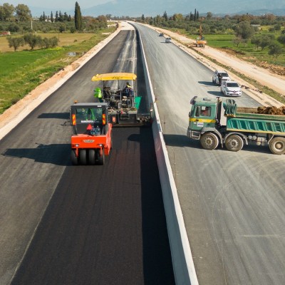 Ανοίγει ο νέος μεγάλος δρόμος 75 km της Ελλάδας – Πέφτει ήδη η άσφαλτος (video)