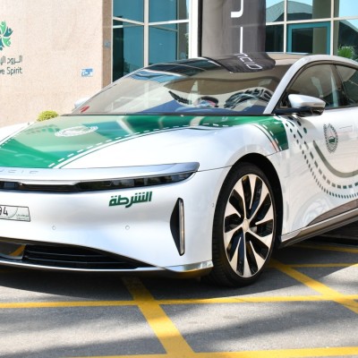 H Αστυνομία του Ντουμπάι πήρε ηλεκτρικό 820 ίππων - Με τη μεγαλύτερη αυτονομία στον κόσμο