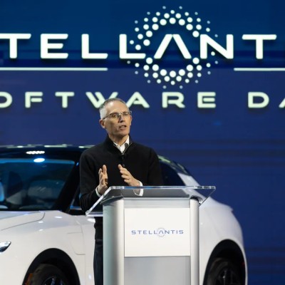 Γιατί ο Carlos Tavares είπε ότι η Tesla ίσως δεν υπάρχει σε 10 χρόνια;