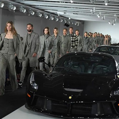 O διάσημος σχεδιαστής μόδας με τα αυτοκίνητα των 600 εκατ. δολαρίων