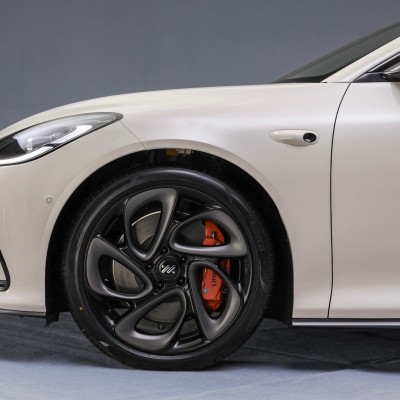 734 ίπποι και 800 km αυτονομία – Πόσο κοστίζει το νέο αυτοκίνητο από την Κίνα;