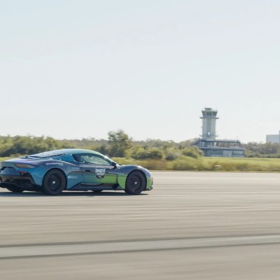 Video: Maserati MC20 έπιασε 318 km/h χωρίς οδηγό