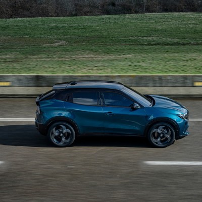 To Ομορφότερο υβριδικό B-SUV: Έχει αυτόματο κιβώτιο και 4 χρόνια εγγύηση