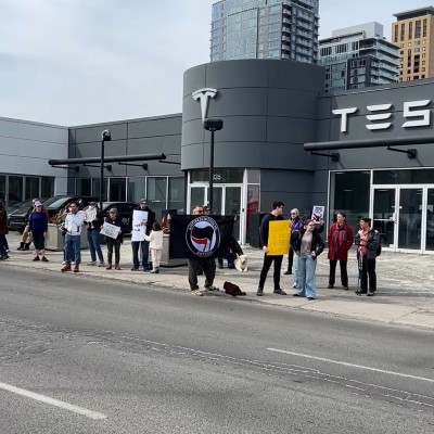 Σκάνδαλο στην Tesla – Διέρρευσαν προσωπικά στοιχεία και ονόματα όλων των οδηγών