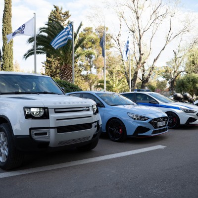 Η Ελληνική Αστυνομία πήρε Land Rover Defender και Hyundai i30 N - Ποιος τα έκανε δώρο