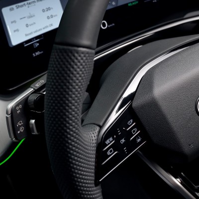 Τι ξεχωριστό έχει το νέο τιμόνι του Audi Q3 - Πως λειτουργούν οι μοχλοί; [video]