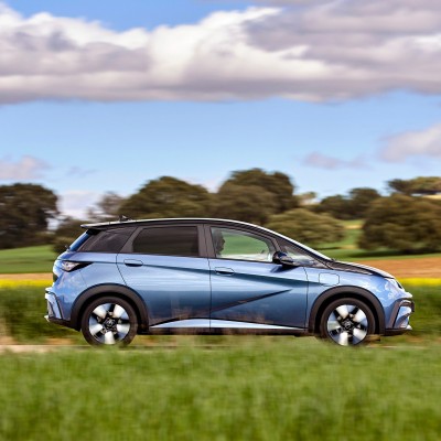 Το ηλεκτρικό αυτοκίνητο που κέρδισε Tesla και Volvo στην Ελλάδα - Έχει τιμή κάτω από 29.000 ευρώ