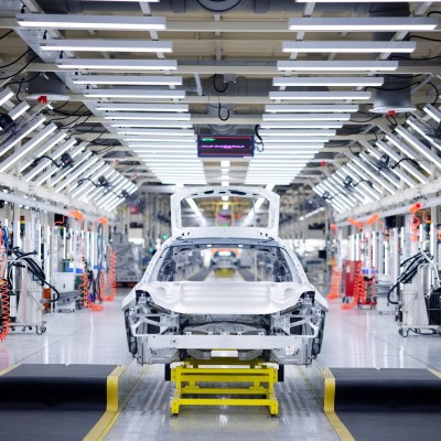 To εργοστάσιο θαύμα των Κινέζων - Φτιάχνει 800 αυτοκίνητα την ημέρα χωρίς ανθρώπους