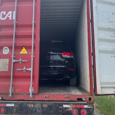 Κατάσχεσαν 32 κλεμμένα αυτοκίνητα στο τελωνείο – Άνω των 3 εκατ. η αξία τους