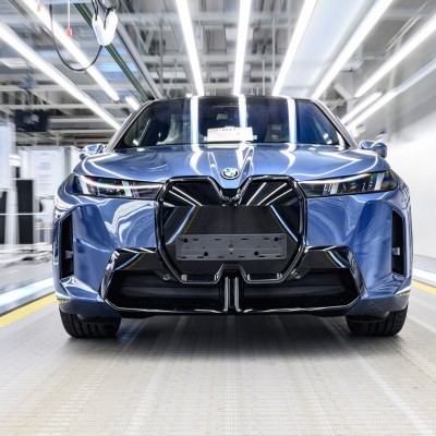 H BMW έχει πουλήσει τόσα ηλεκτρικά, όσα η απόσταση από Μόναχο για Νέα Υόρκη