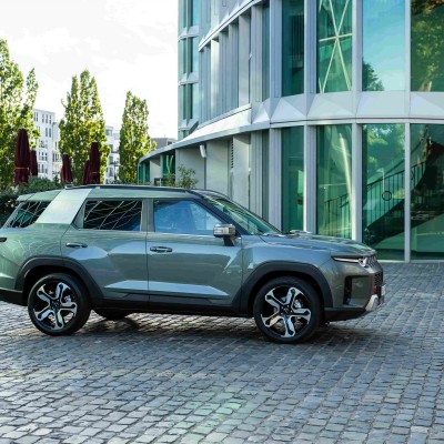 Το υβριδικό SUV που καίει 5,9 lt στο ταξίδι και έχει πορτμπαγκάζ 703 lt.