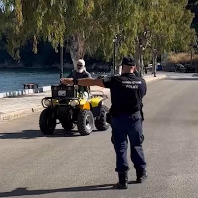 Αστυνομία: Το μπλόκο που δεν θα ξεχάσει κανείς – Αντί για πρόστιμο 350 ευρώ μοίρασε δώρα