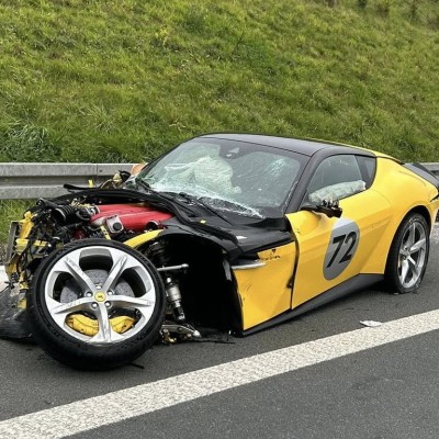 Ferrari 12Cilindri τράκαρε στην Autobahn – 65 οδηγοί θα τιμωρηθούν με πρόστιμο