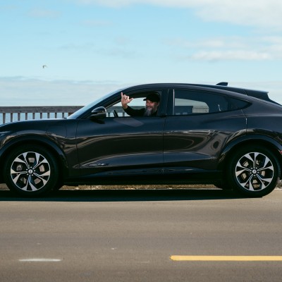 Οδηγός Ford Mustang Mach-E έκανε σε τρία χρόνια 405.000 km – Πόση μπαταρία του έμεινε