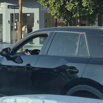 Νέος ΚΟΚ: Η απορία που έχουν οι μισοί οδηγοί για το κινητό – Υπάρχει πρόστιμο ή όχι