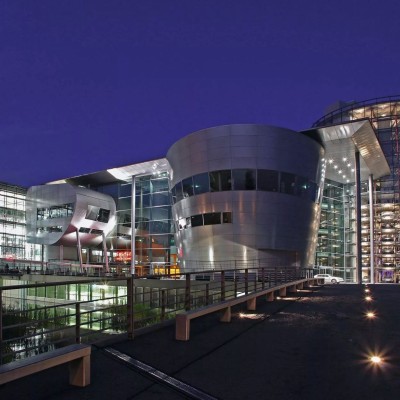 Τέλος το γυάλινο εργοστάσιο της Volkswagen – Τι σχεδιάζουν οι Γερμανοί