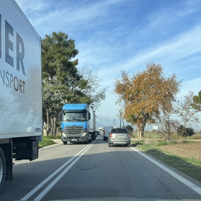 Μπλόκα αγροτών: Ο χειρότερος επαρχιακός δρόμος της Ελλάδας – Κάνεις 2 ώρες για 23 km