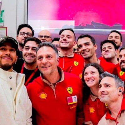 Ο Hamilton δε ξέχασε τους εργαζόμενους στη Ferrari – Έκανε δώρο σε 1.000 ανθρώπους