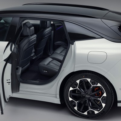 Ταχύτατο και ταξιδιάρικο! Νέο μοντέλο κάνει 0-100 σε 3,3’’ και πωλείται στην Ελλάδα – Δείτε τιμές