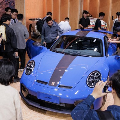 Βενζίνη, υβριδικά ή ηλεκτρικά; - Τι Porsche αγοράζει ο κόσμος;