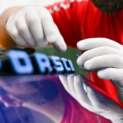 H επαναστατική τεχνολογία της Porsche – Όλοι θα θέλουν το αυτοκίνητο… χαμαιλέοντα