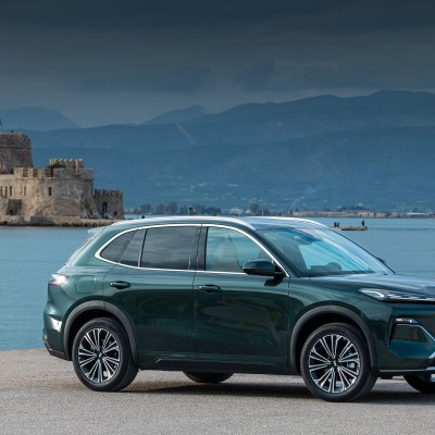 Η Geely έφτιαξε τον υβριδικό κινητήρα θαύμα - Έκανε ρεκόρ Γκίνες με 2,22 lt στα 100 km