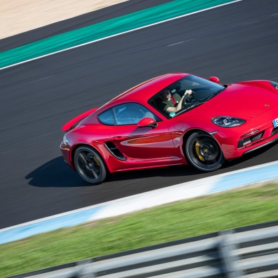 H Porsche «τραβάει» την πρίζα από την ηλεκτρική 718