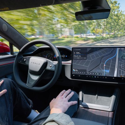 Η αυτόνομη οδήγηση της Tesla πήγε να τον ρίξει στη λίμνη! [video]