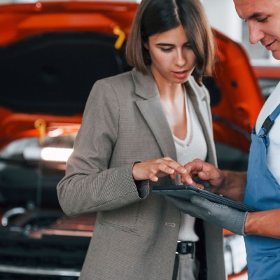 Γυναίκα πήγε το αυτοκίνητο για «δωρεάν αλλαγή λαδιών» και την κορόιδεψαν