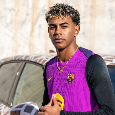 Αυτό είναι το νέο αυτοκίνητο που οδήγησε ο Yamal! [video]