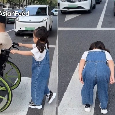 Κοριτσάκι στην Κίνα που βοηθά τον μπαμπά της υποκλίνεται στους οδηγούς – Το video που έγινε viral