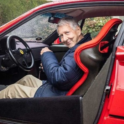 Ηats off στον 80χρονο που οδηγεί καθημερινά μια Ferrari F40 – Και μπαίνει στην πίστα