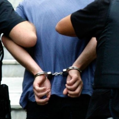 Πειραιάς: 66χρονος έβρισε και χτύπησε αστυνομικό για παρκάρισμα – Δείτε τι συνέβη