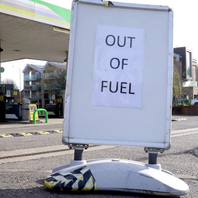 Ξεμένει από καύσιμα η μεγαλύτερη χώρα της ΕΕ – Στερεύουν οι αντλίες στα πρατήρια