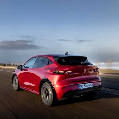 Το νέο Renault Clio που καίει 40% λιγότερο έφτασε Ελλάδα – Και έχει τιμή 22.900 ευρώ